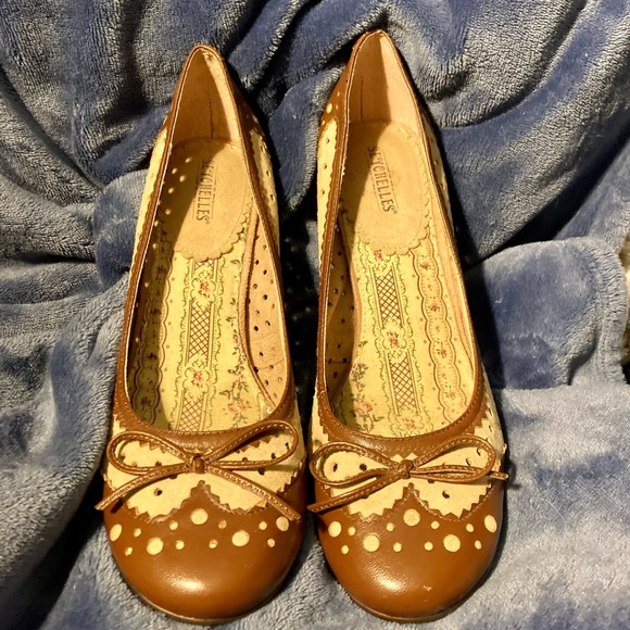 Seychelles Shoes - Seychelles Size 7.5 Light Brown Suede Leather 2” Heels